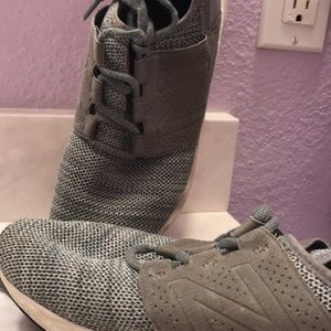 Gray new balance tennis shoes